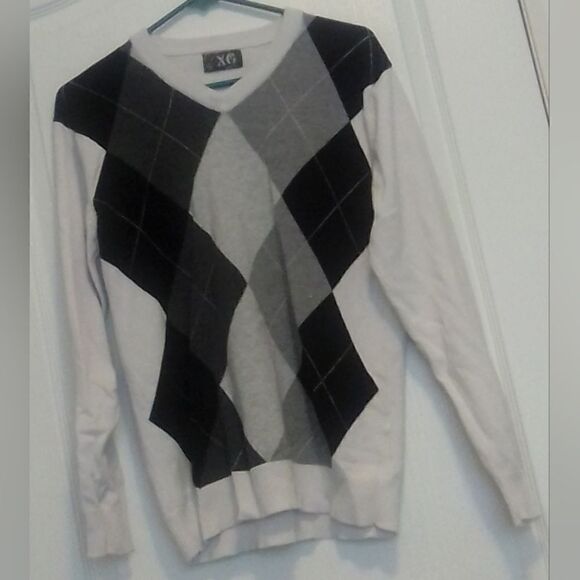 Medium XG Argyle V-Neck Sweater in Black & Gray” - Picture 2 of 4